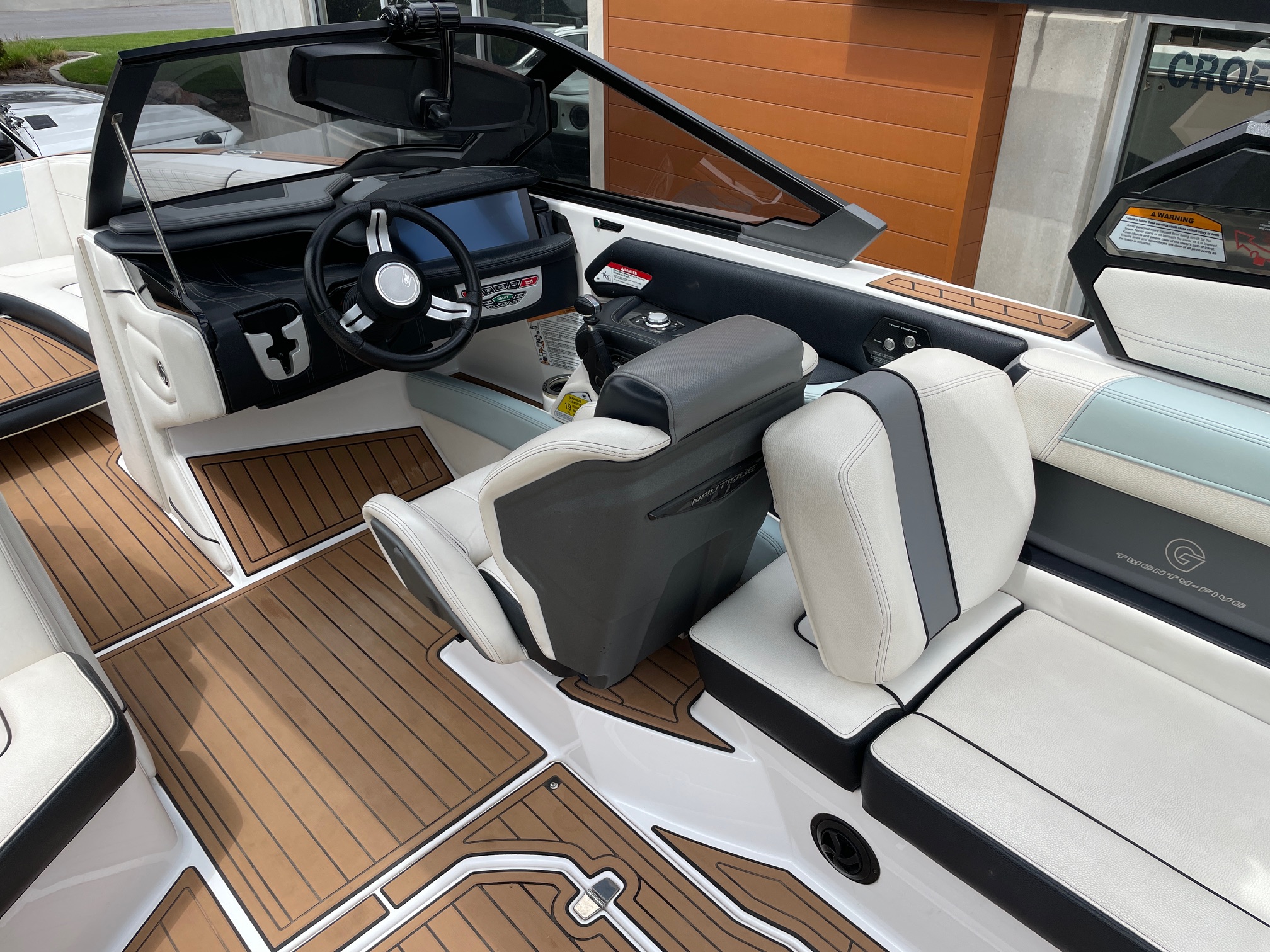 2019 NAUTIQUE G25 W/XR7 550HP SUPERCHARGED POWER PLANT