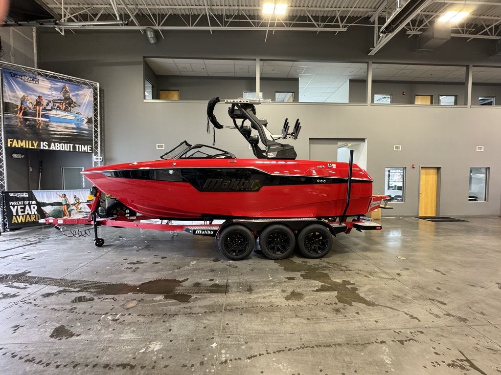 2024 Malibu Boats M220