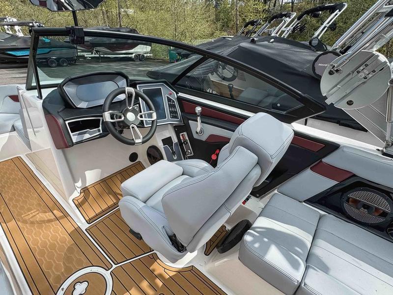 NEW 2024 MasterCraft XT22 T