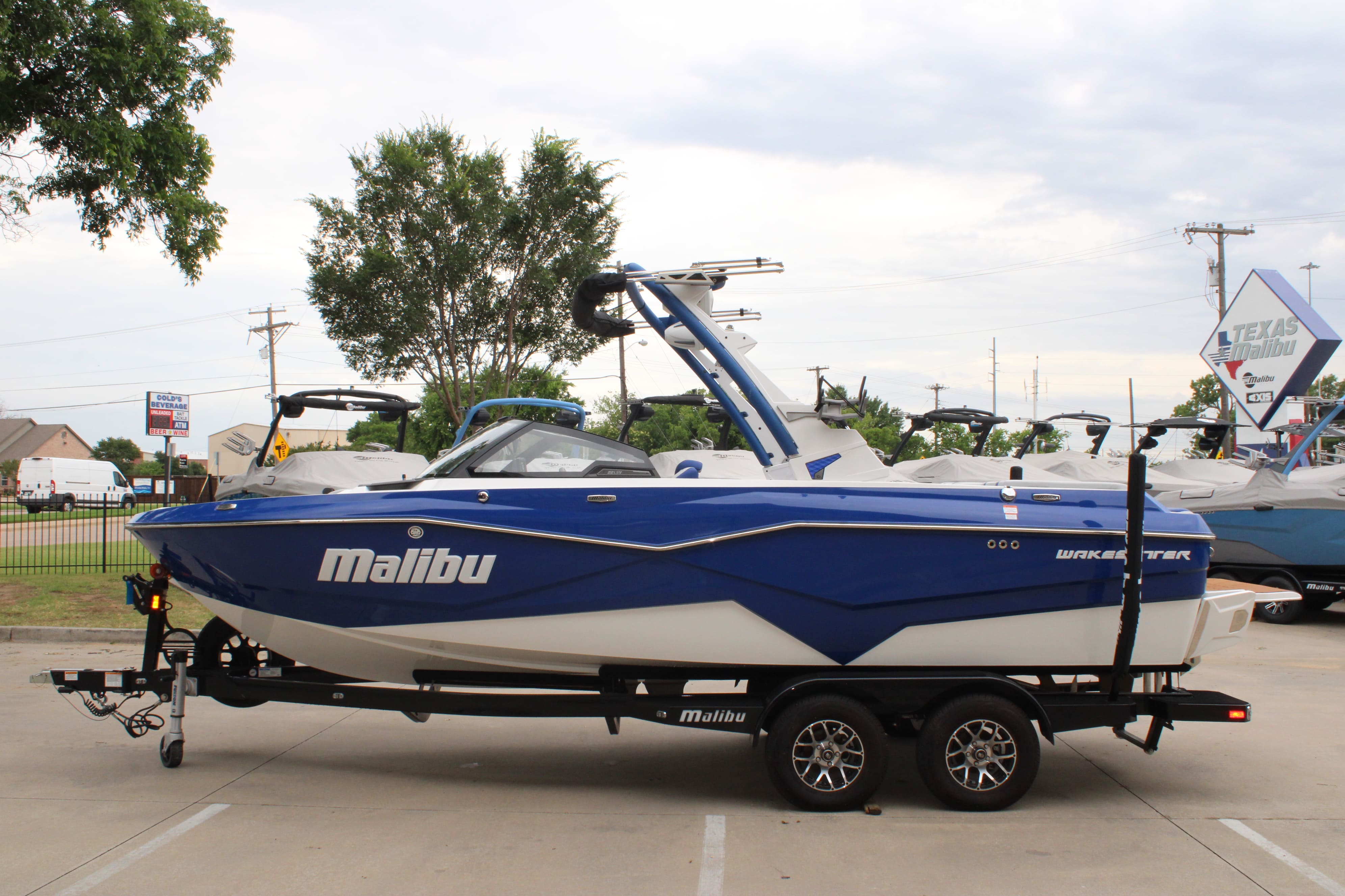 2023 Malibu 22 LSV