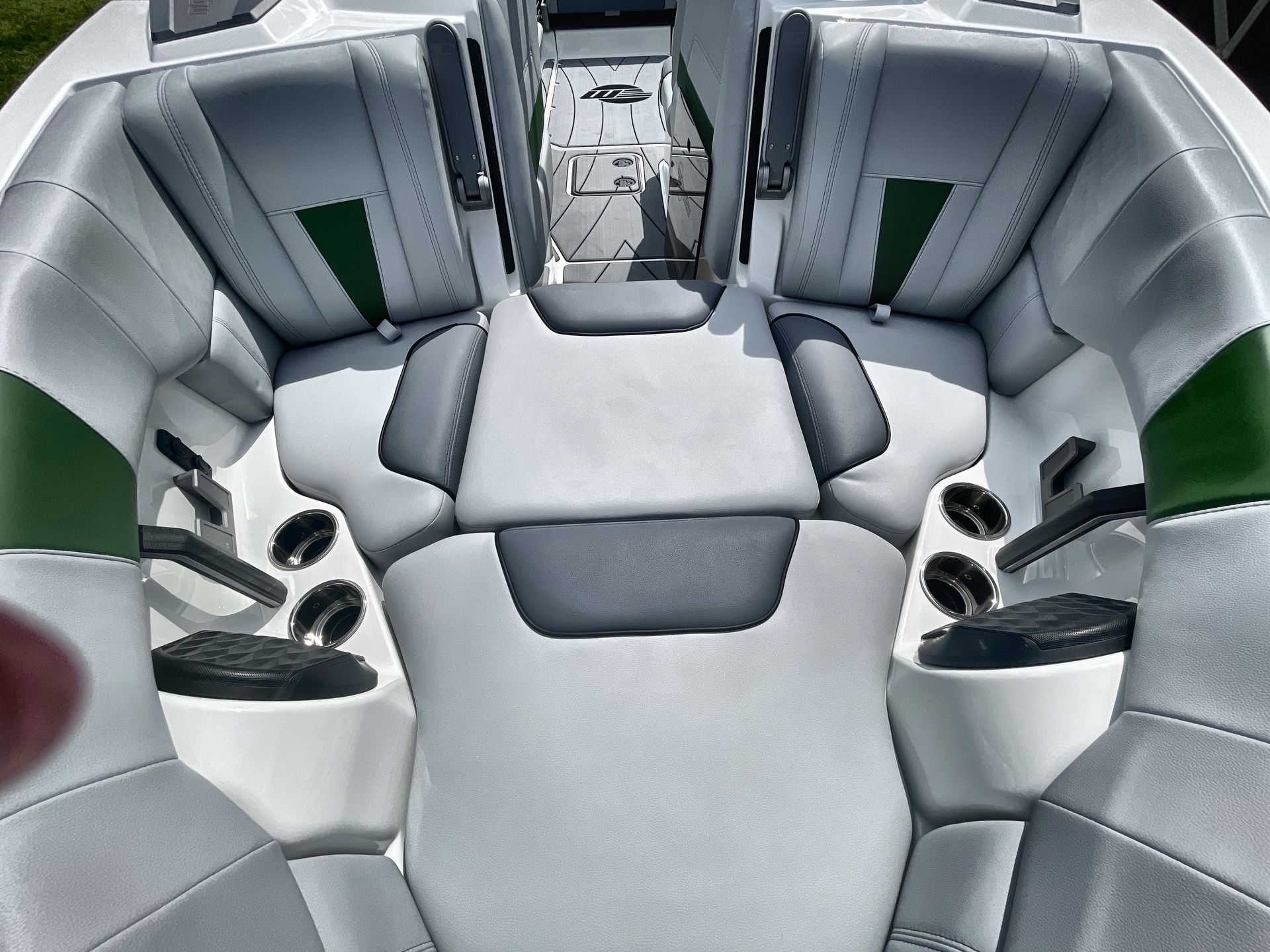 2023 Malibu 23 LSV