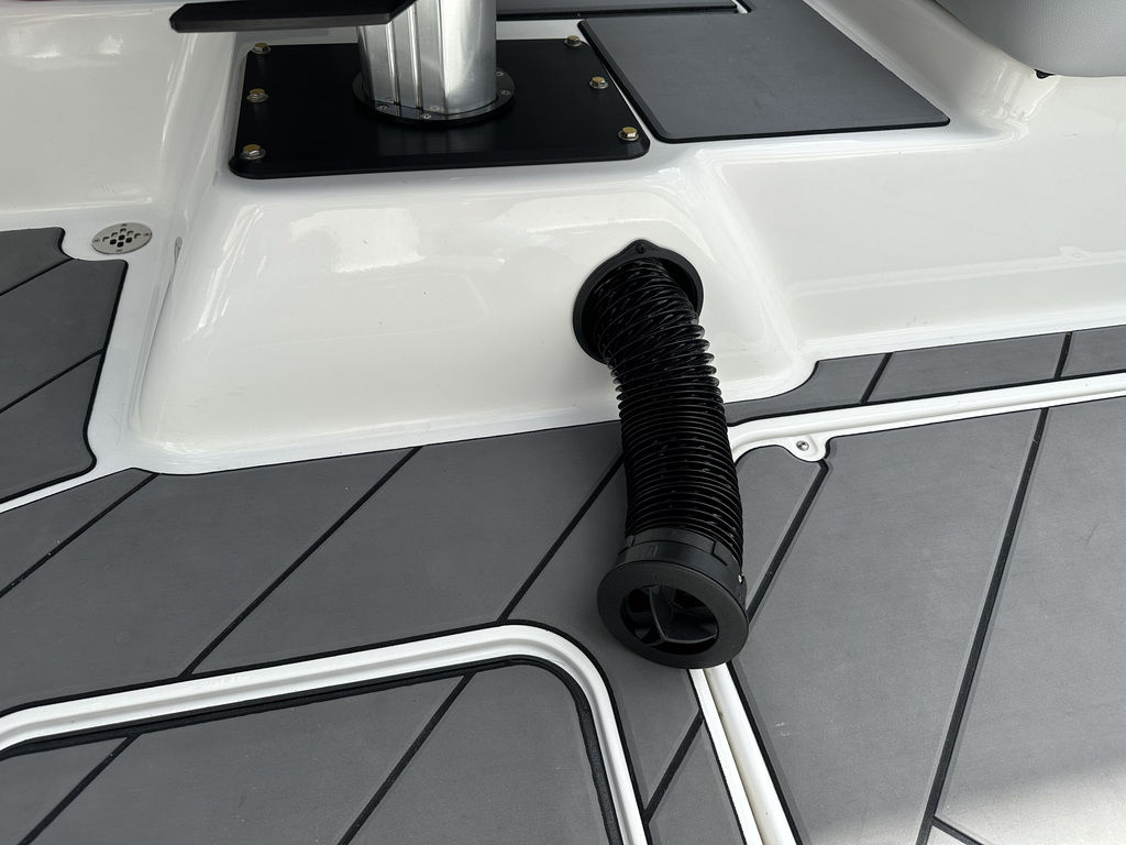2023 Malibu Boats 22 LSV