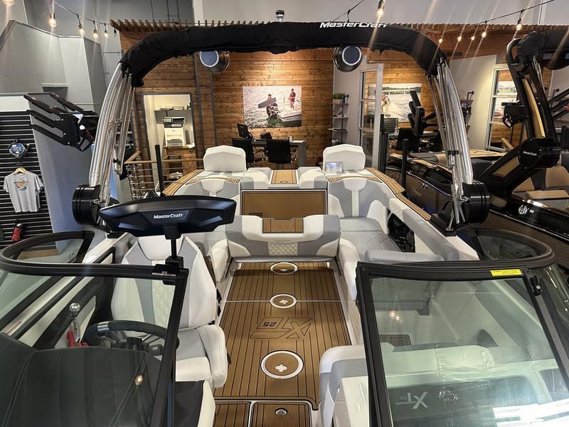 New 2024 MasterCraft XT25