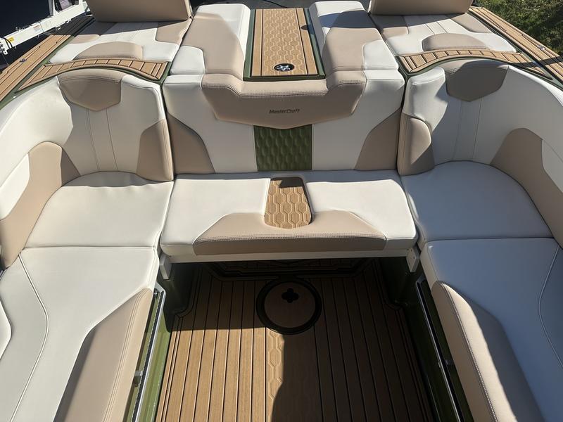 New 2024 MasterCraft XT25
