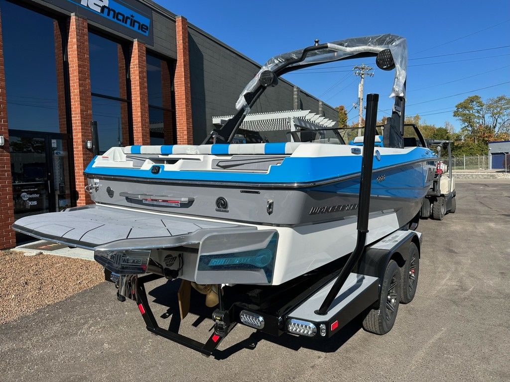 2025 Malibu Boats 21 LX