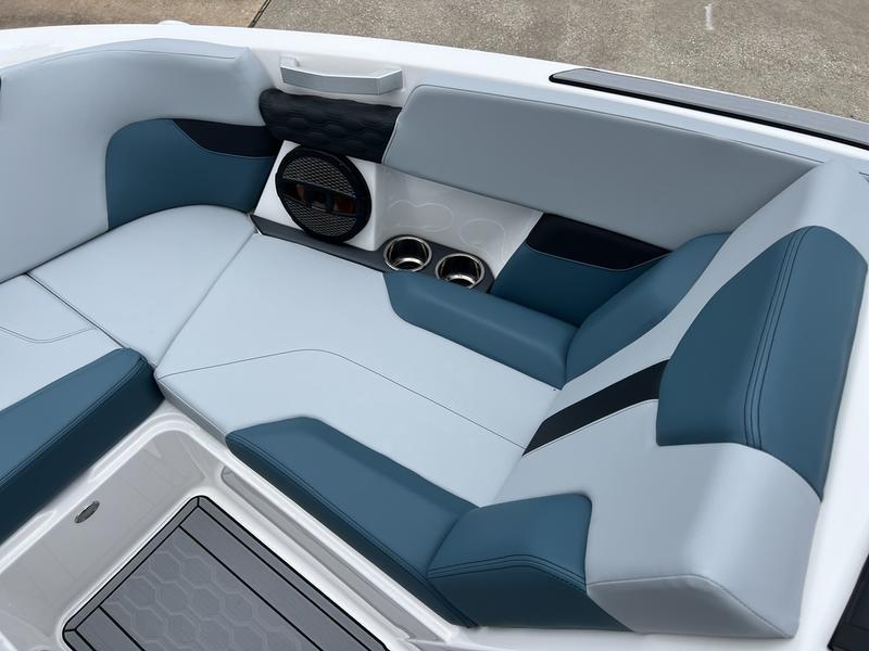 2025 MasterCraft XT22