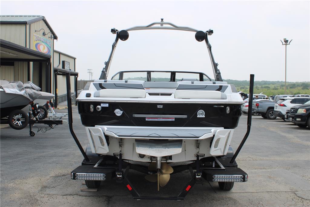 2023 Malibu 22 LSV