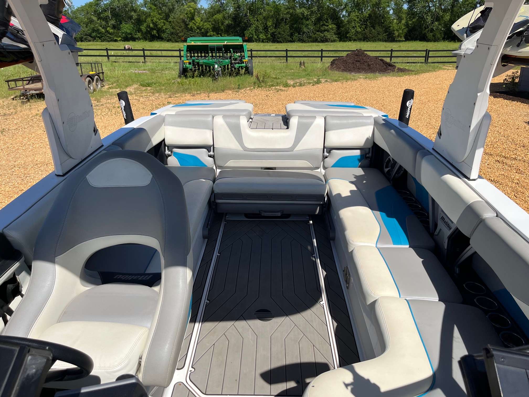 2018 Malibu 24 MXZ, Beautiful, 1 Owner, LOW HOURS!
