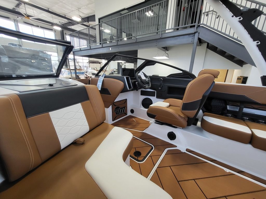 2024 Malibu Boats 23 LSV