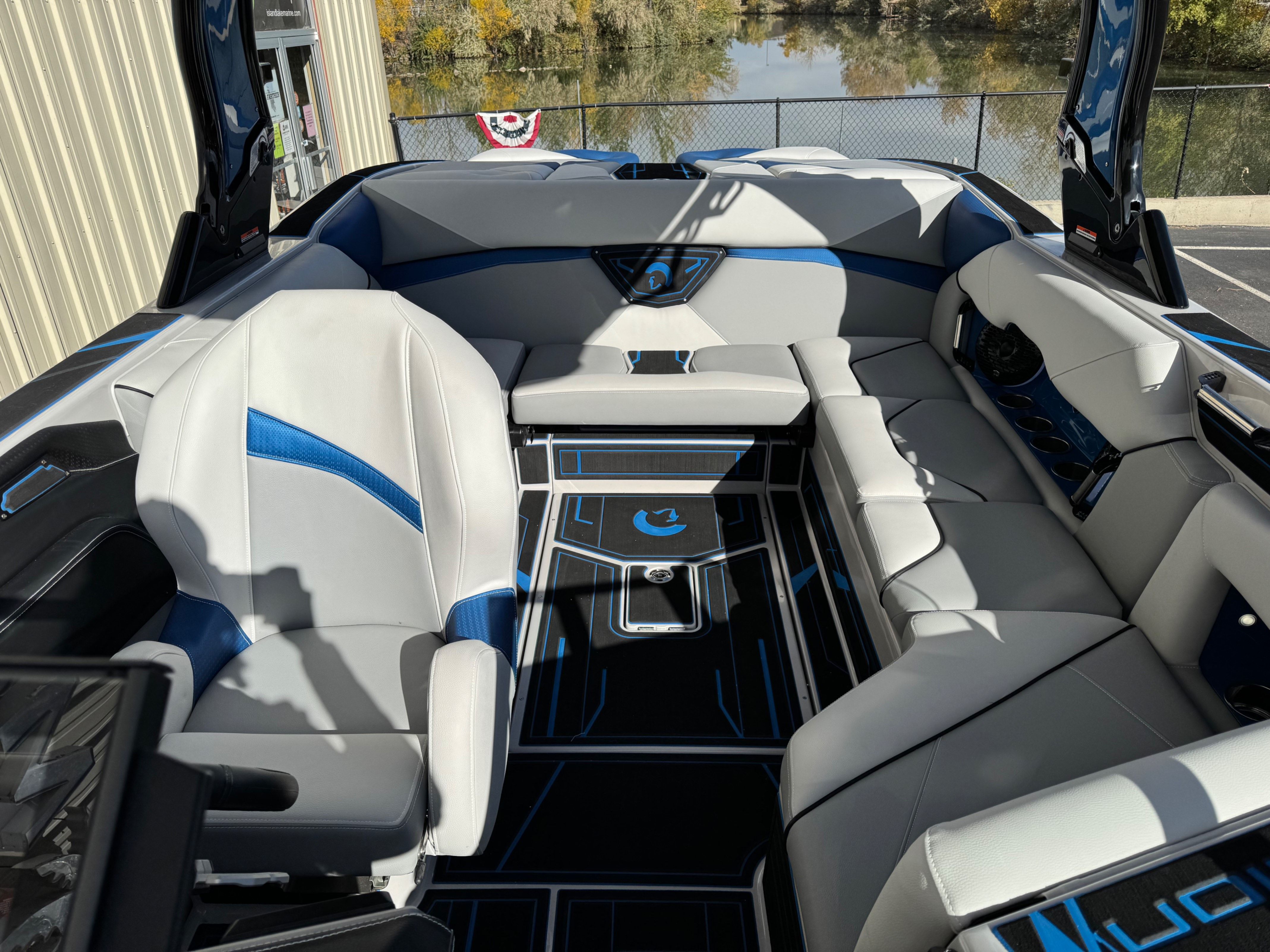 2025 Centurion NV233