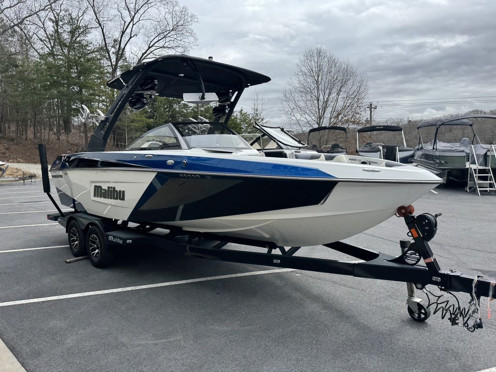 2018 Malibu Boats 23 LSV