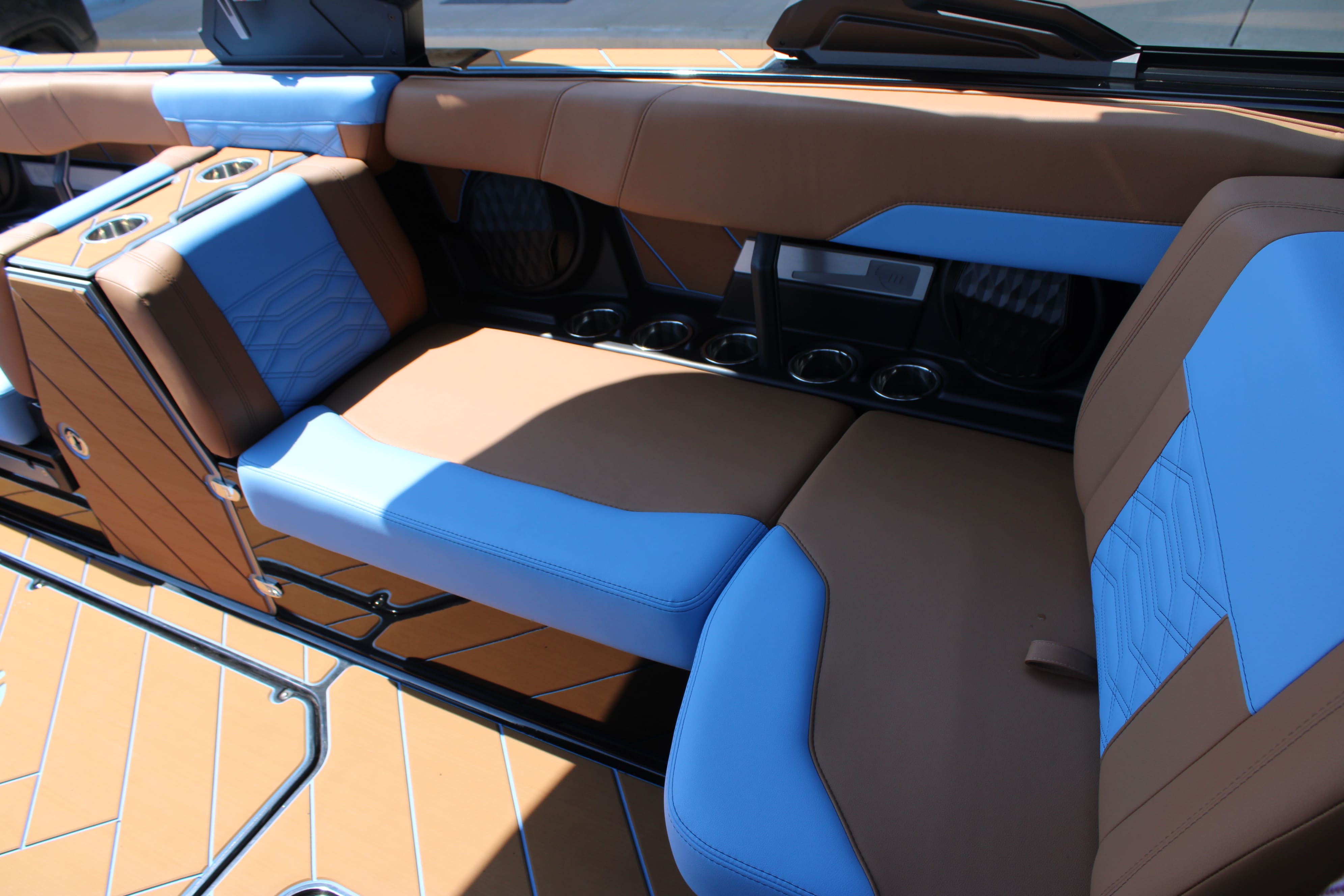 2025 Malibu 26 LSV