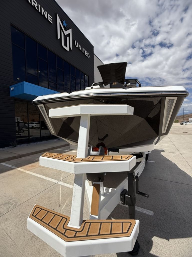 2025 Nautique G23 Centennial Edition
