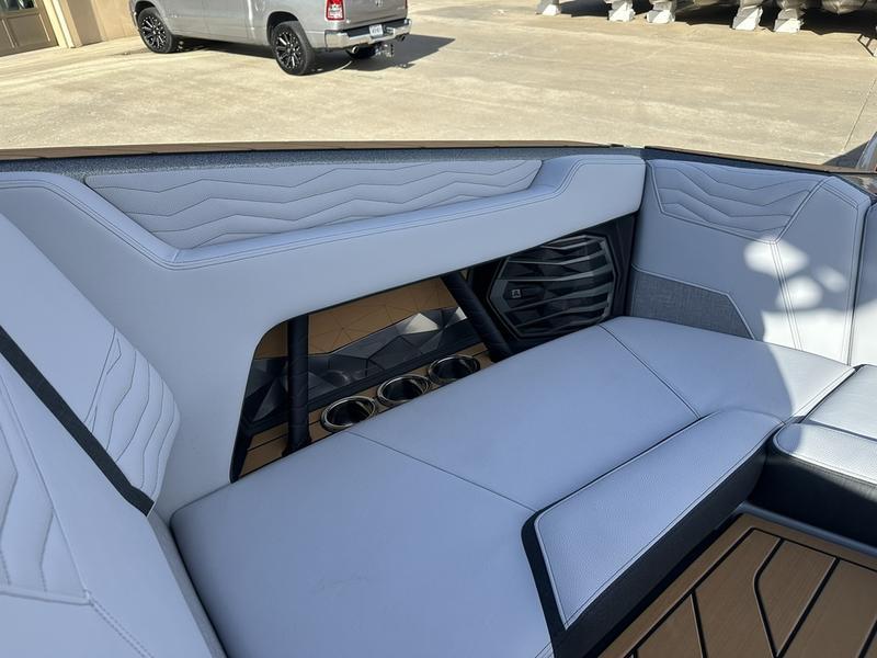 2025 Nautique G23