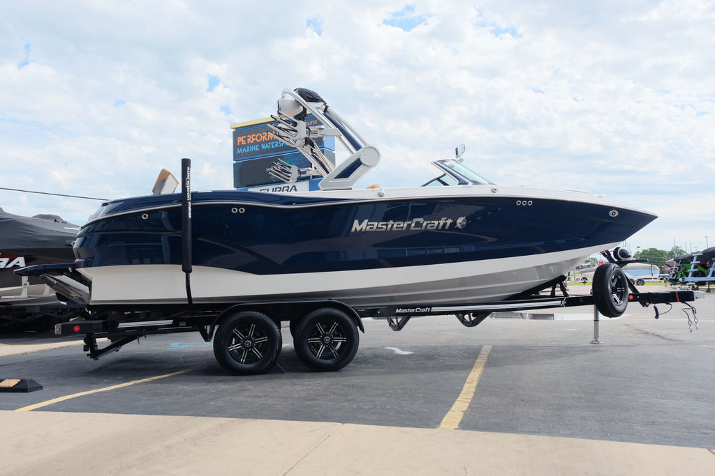 2023 MasterCraft X24  NEW DEALER DEMO HUGE DISCOUNT CALL!! Icon