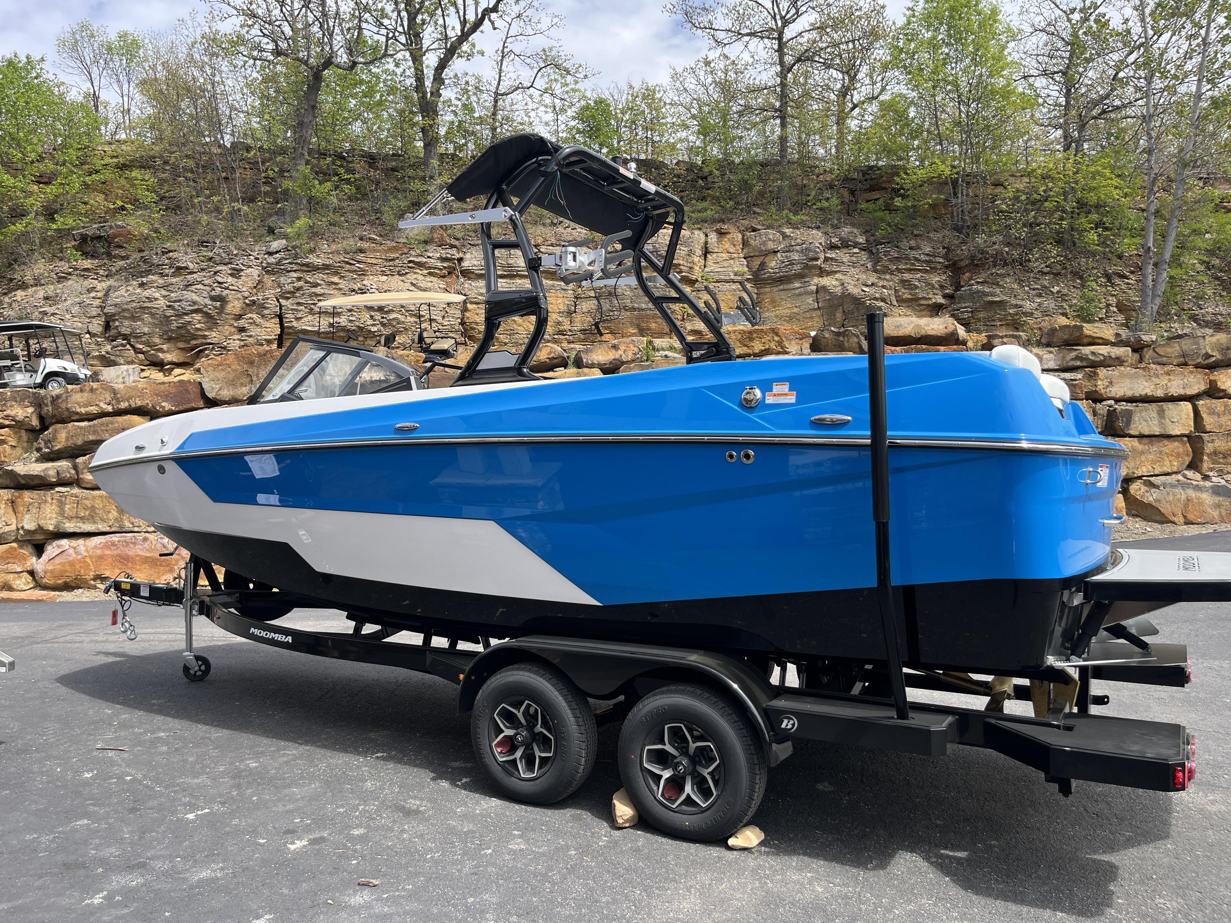 2025 MOOMBA MAX