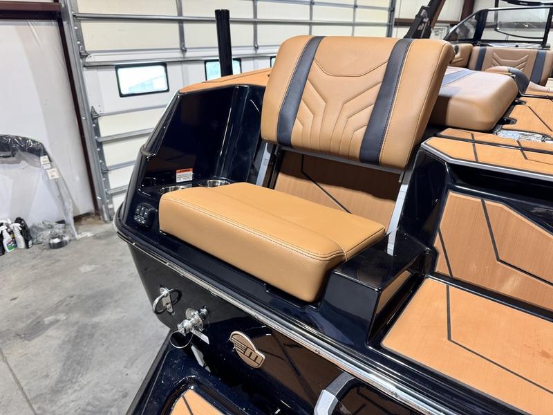 2025 Malibu 25 LSV