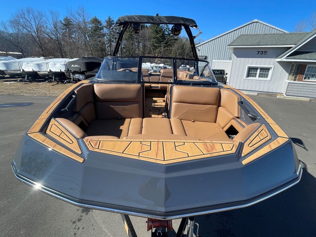 2025 MOOMBA Max