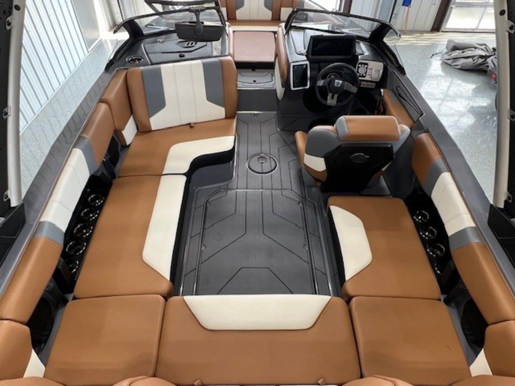 2024 Malibu Boats 21 LX