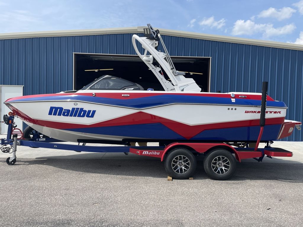 2024 Malibu Boats 22 LSV