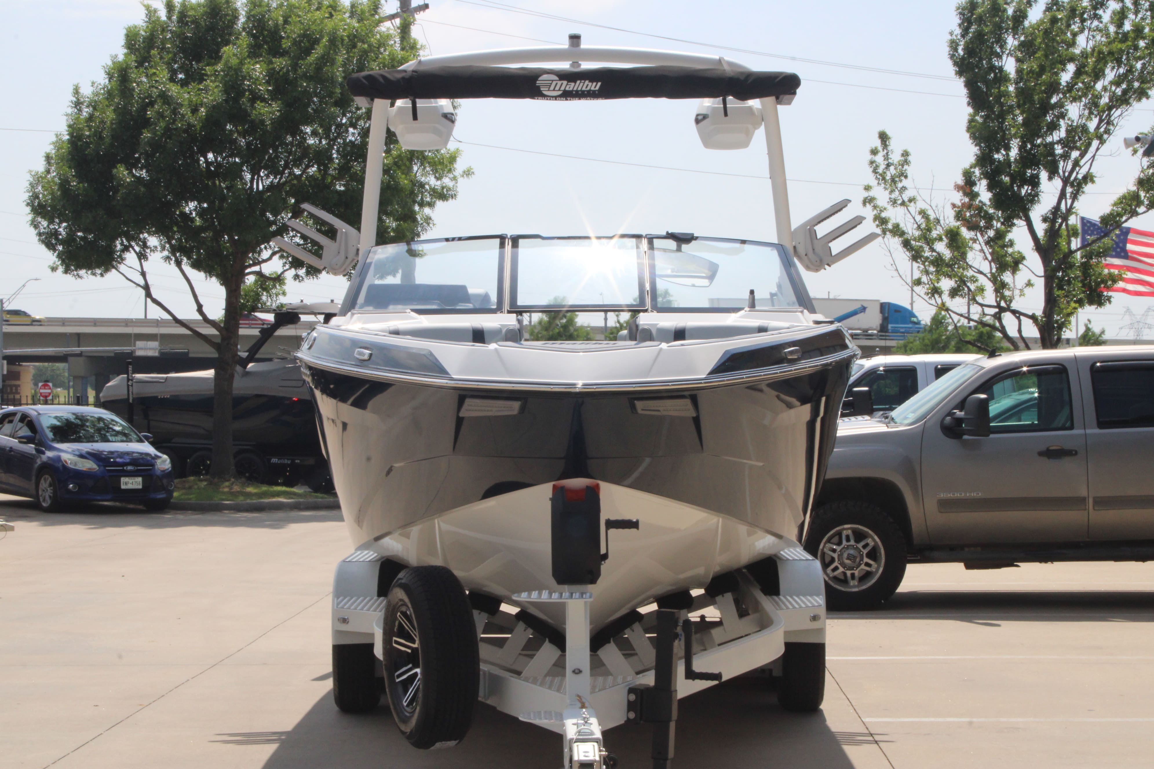 2025 Malibu 25 LSV
