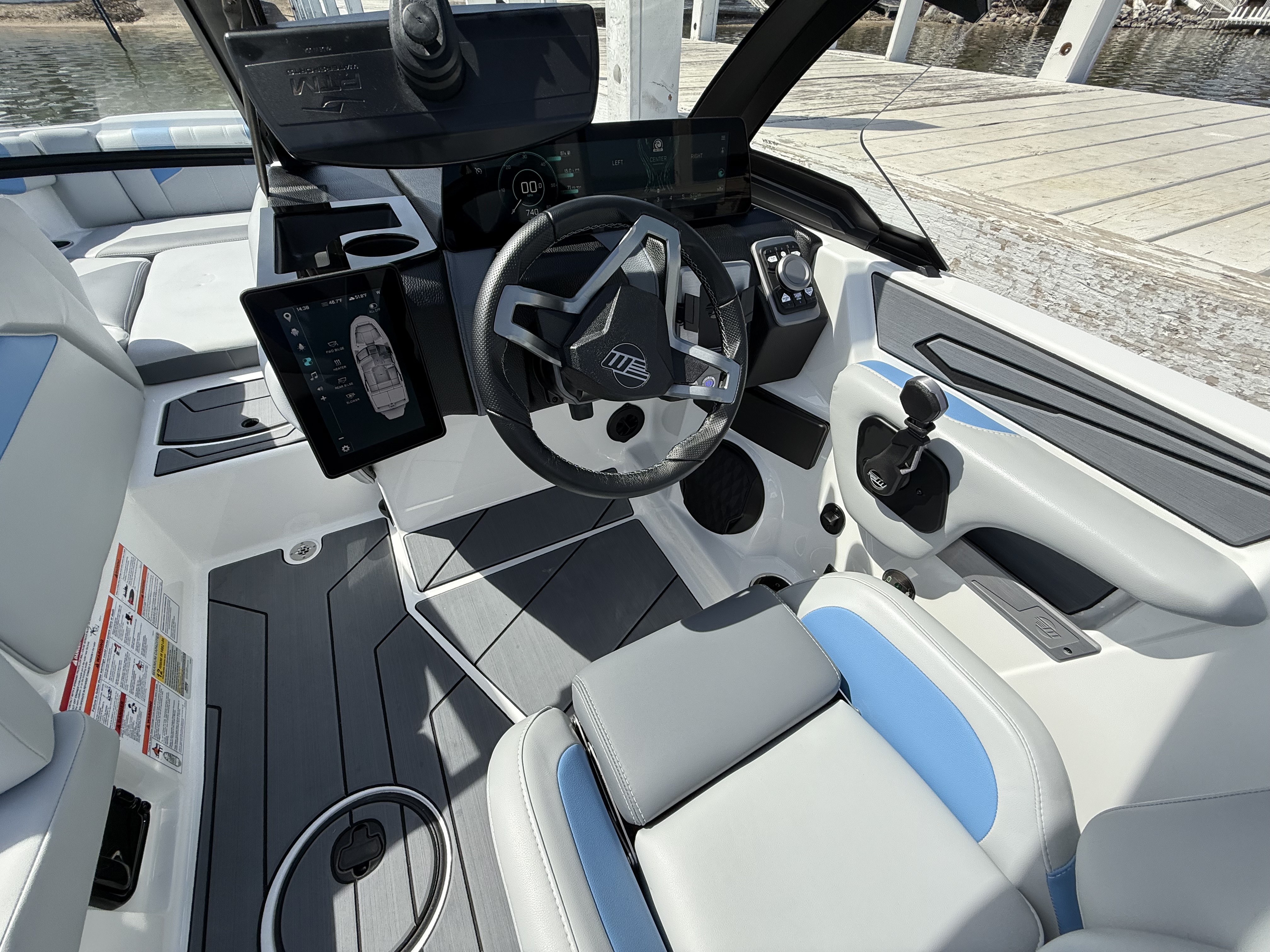 2025 Malibu 21 LX