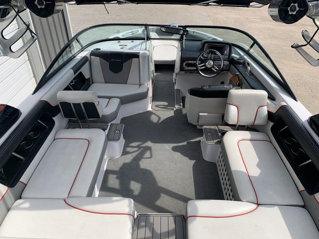2012 Nautique 230