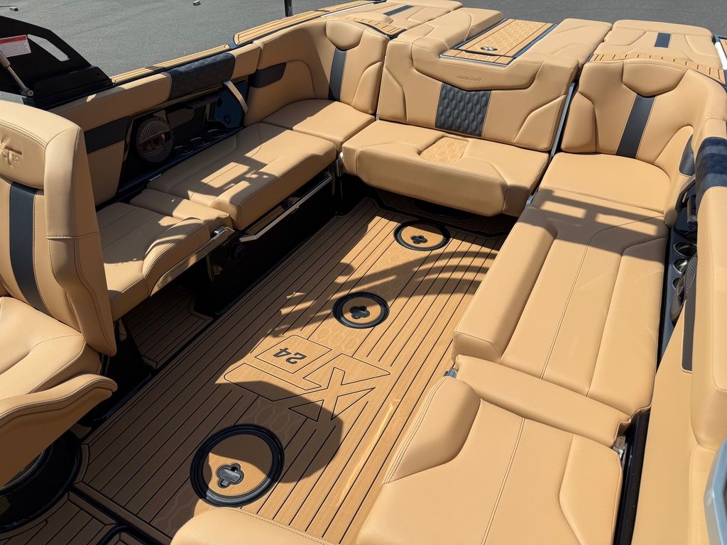 2025 MasterCraft XT24