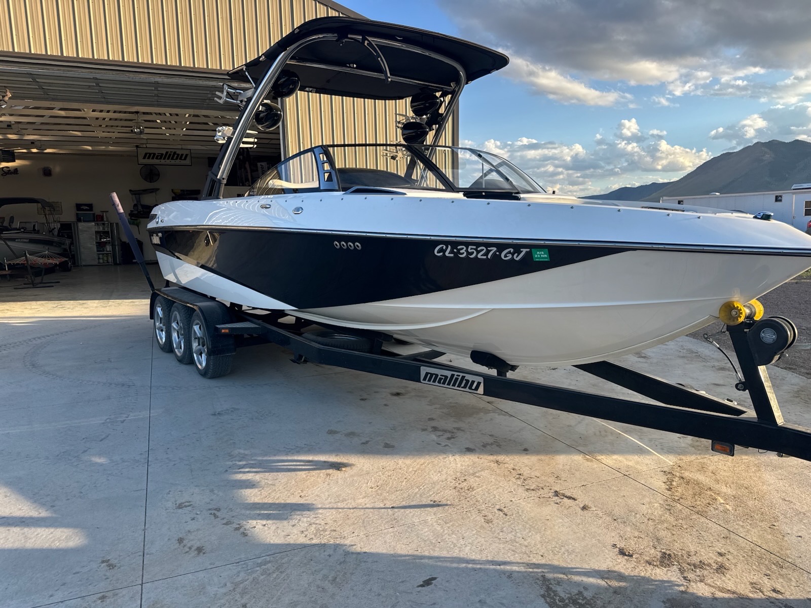 2013 Malibu 247 LSV  LOW HOURS  UNICORN