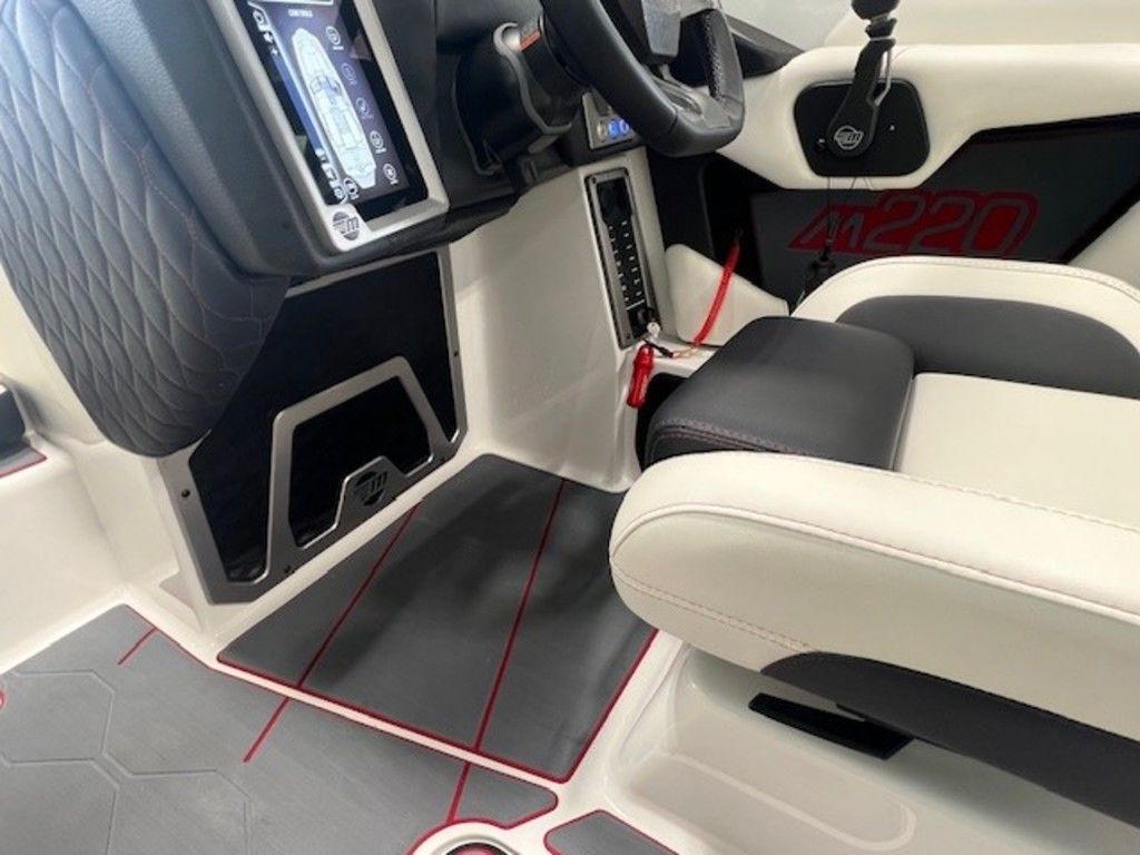 2024 Malibu Boats M220