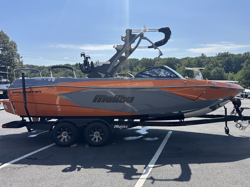 2024 Malibu Boats 23 LSV