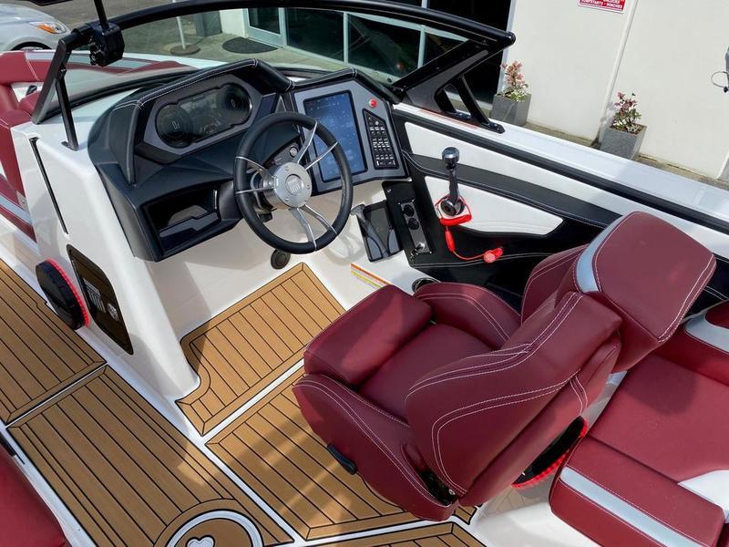 New 2023 MasterCraft XStar S