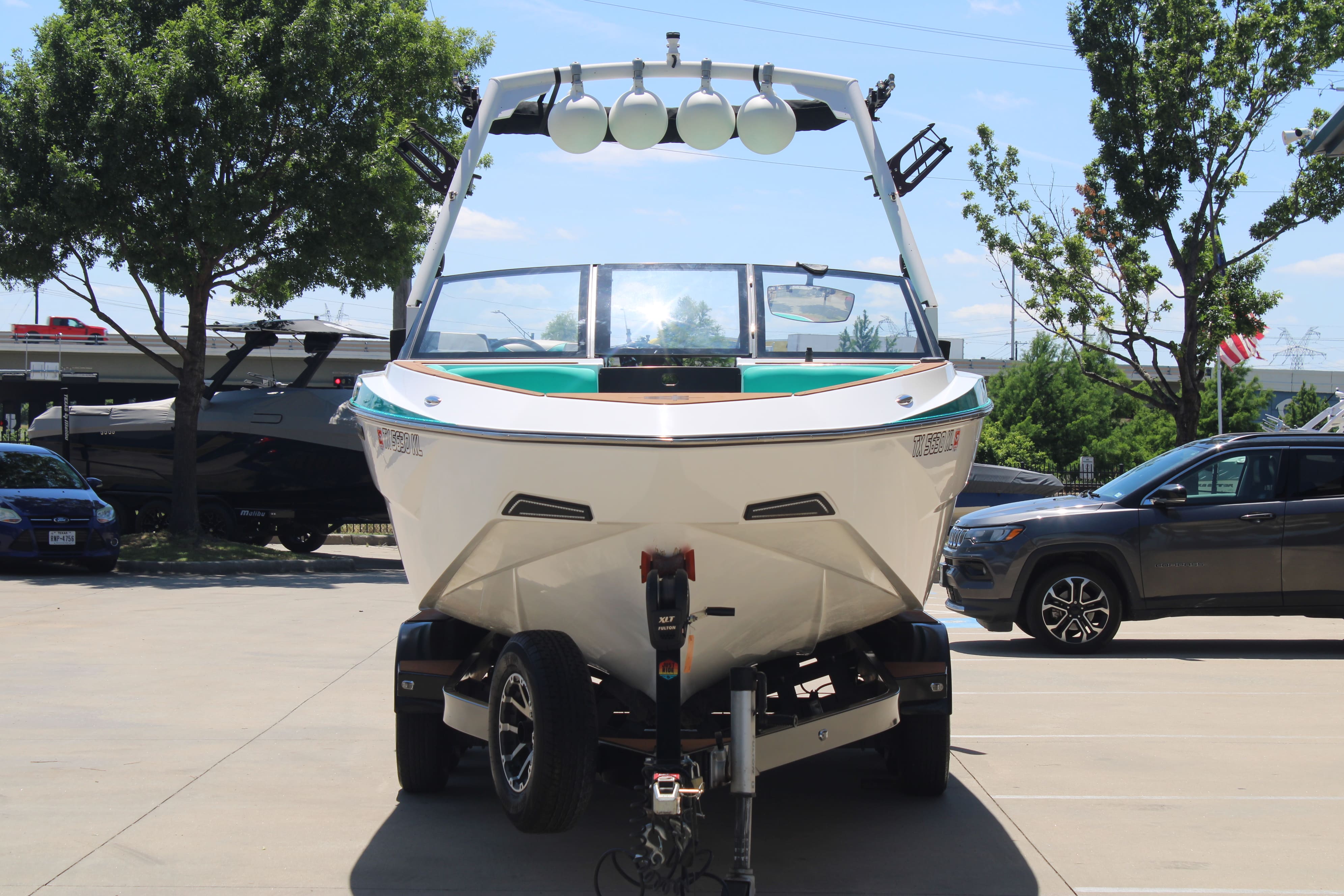 2023 Axis T250