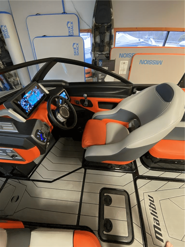 2018 Malibu Boats M235