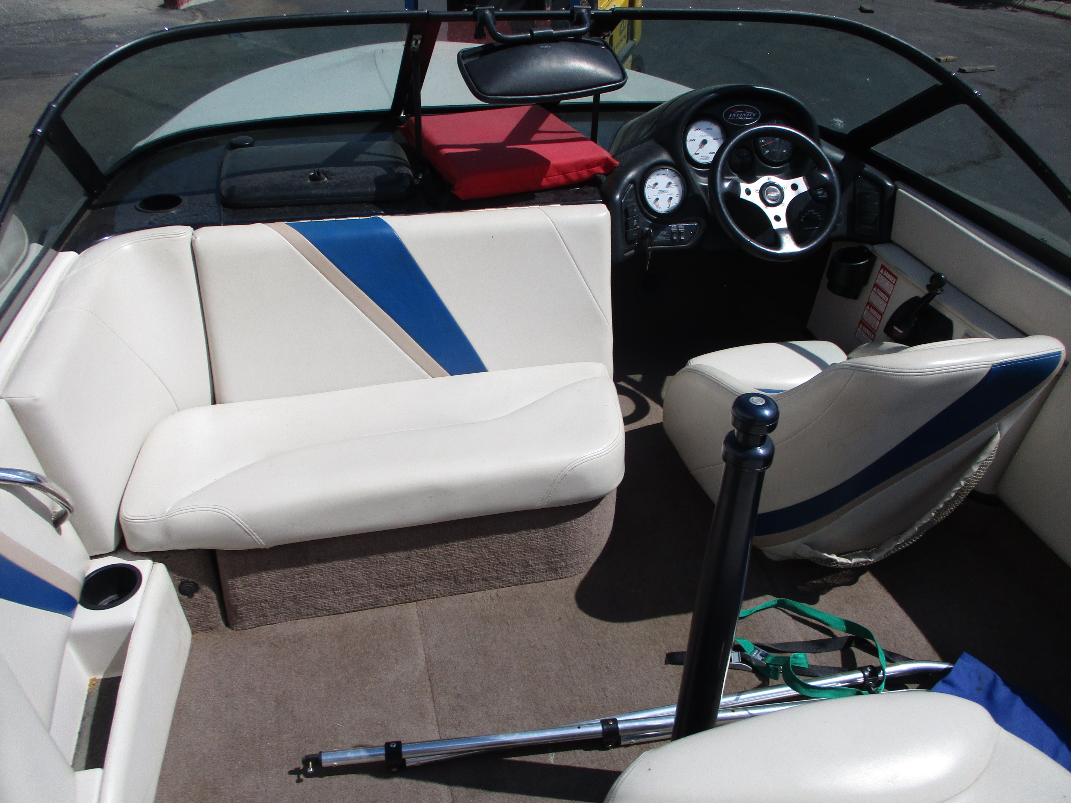 2000 INFINITY ZX-1 SKI BOAT