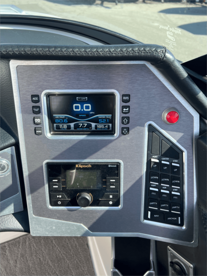 2019 20′ MasterCraft “XT20”