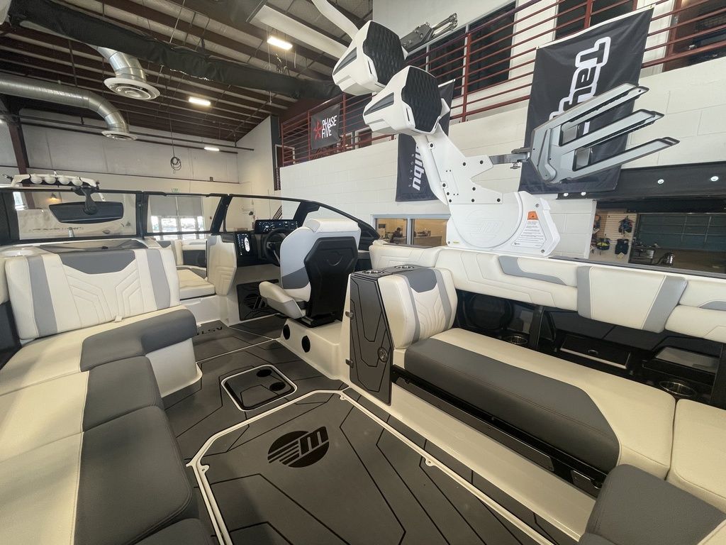 2025 Malibu Boats 25 LSV