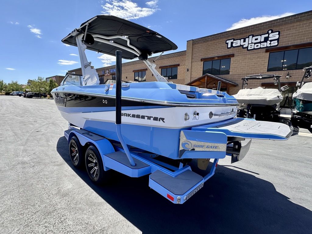 2024 Malibu Boats 21 LX
