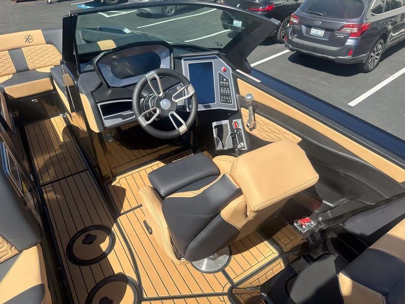 New 2024 MasterCraft X24