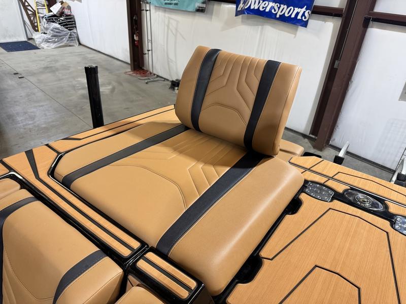 2025 Malibu 25 LSV
