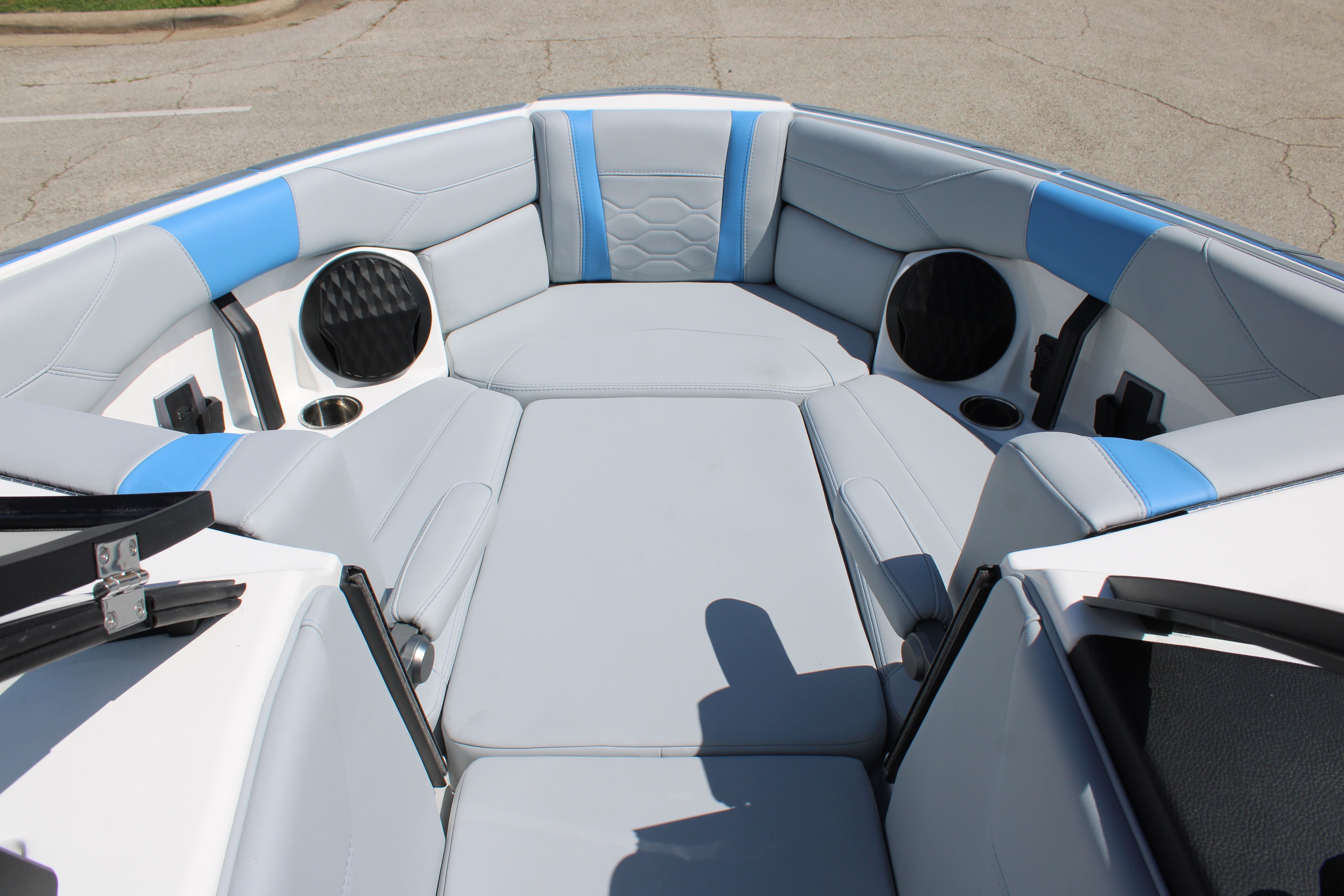 2025 Malibu 23 LSV