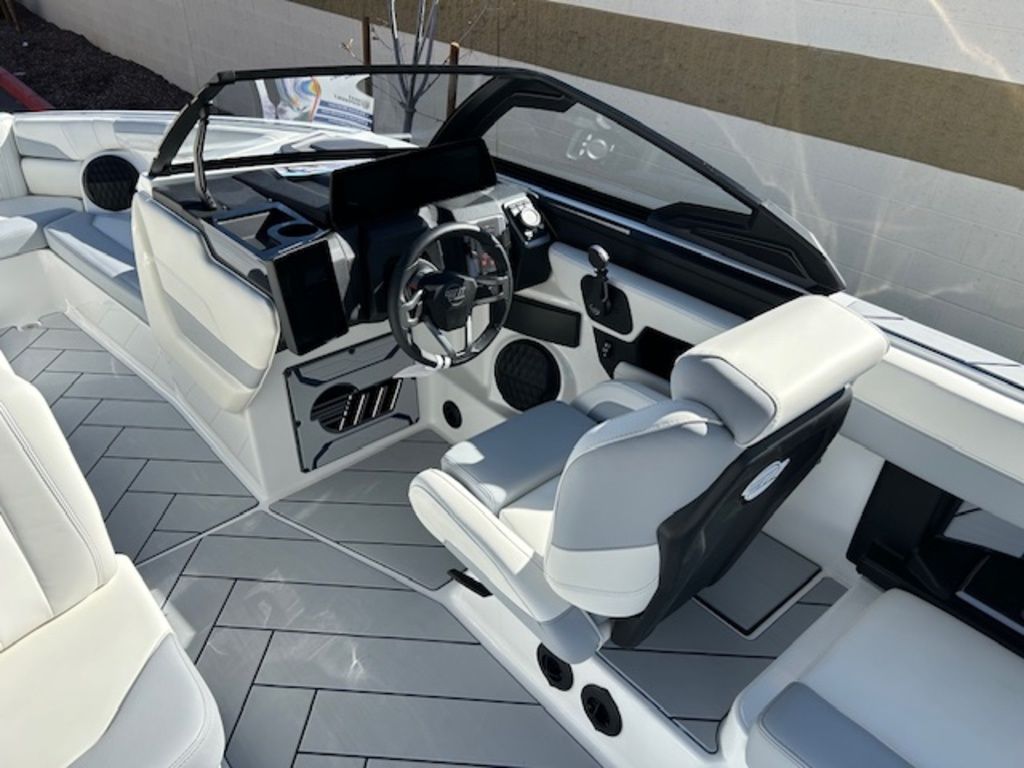 2025 Malibu Boats 26 LSV