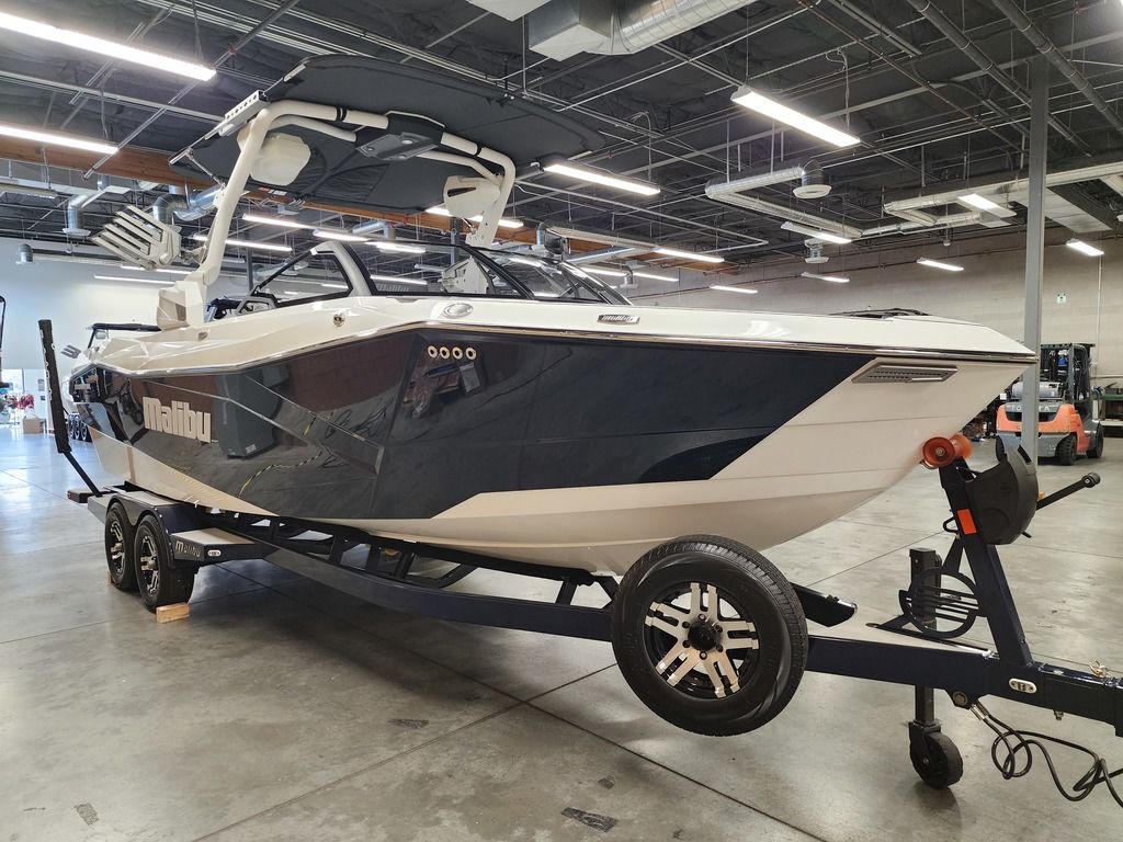 2025 Malibu Boats 26 LSV