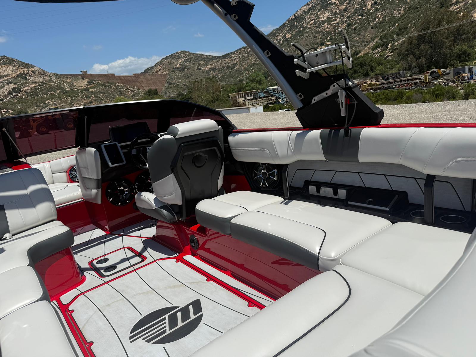 Malibu 23 LSV Wakesetter