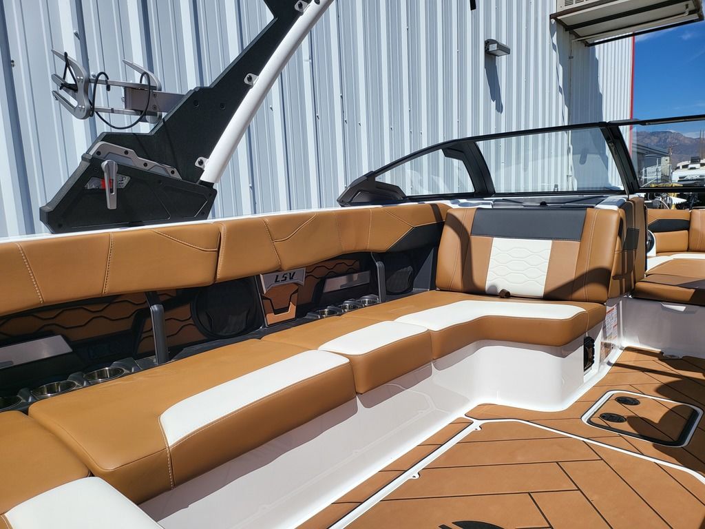 2024 Malibu Boats 23 LSV