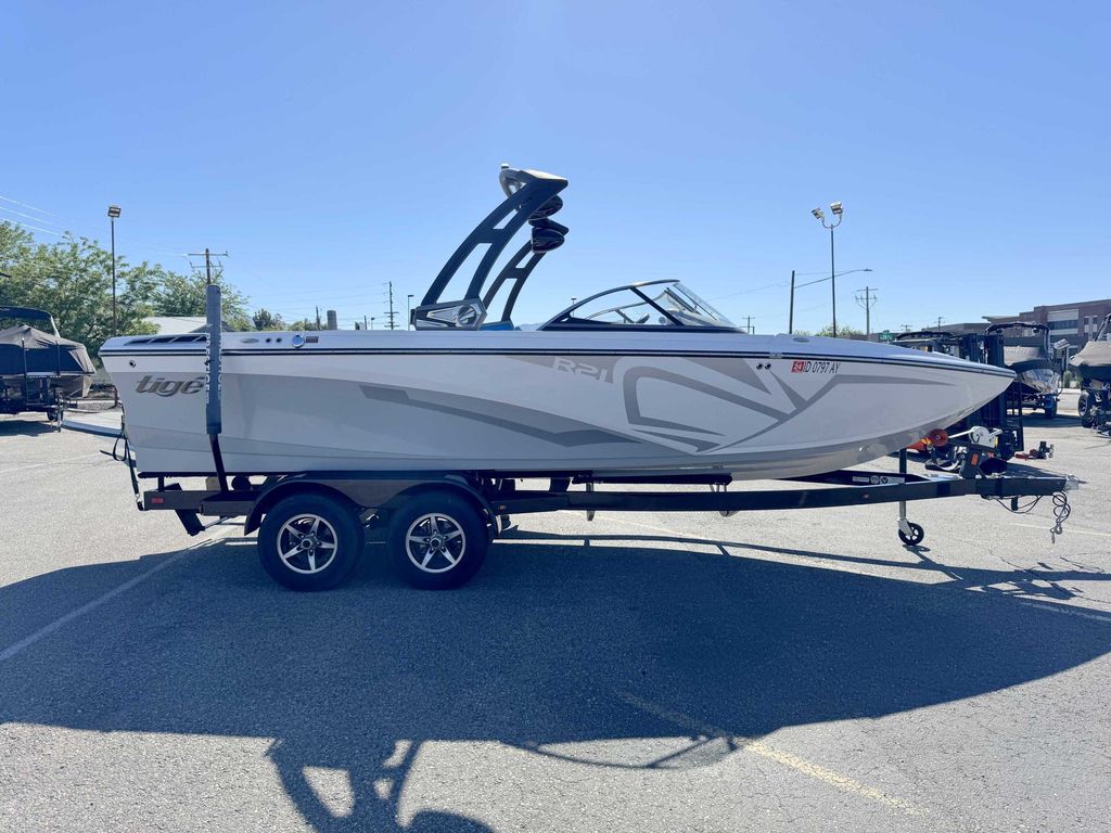 2019 Tige R21