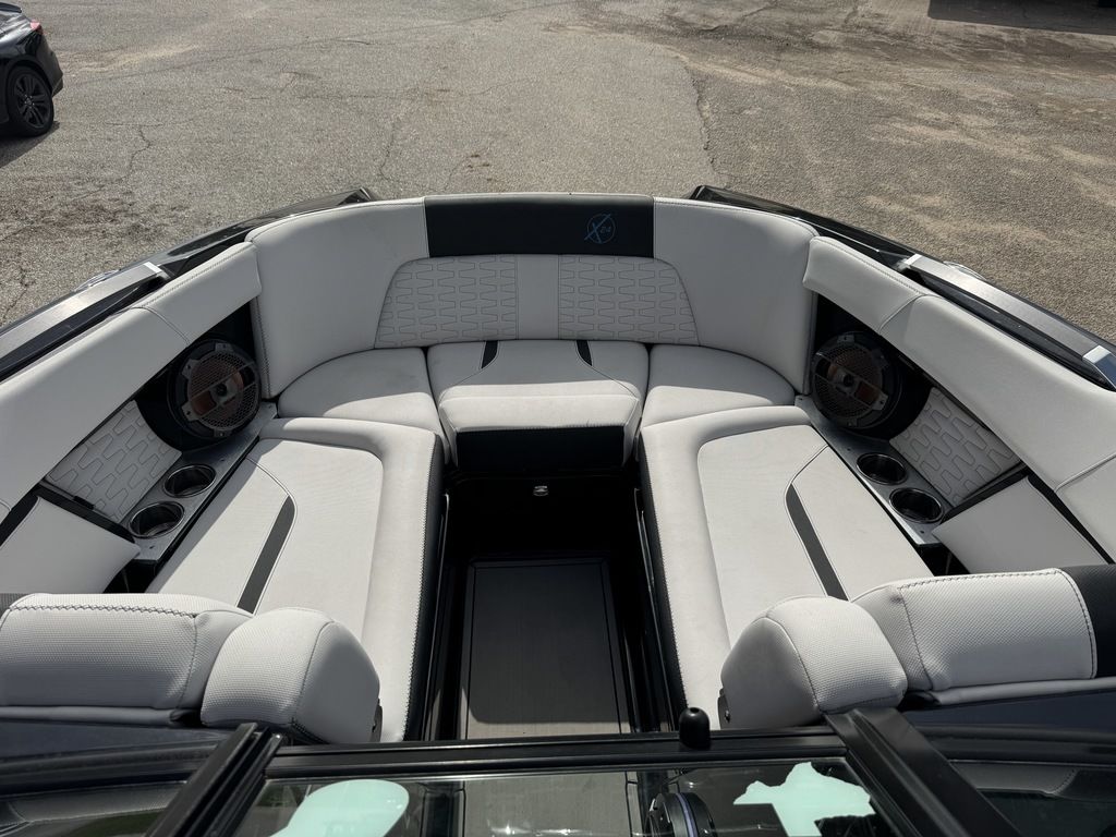 2019 MasterCraft X24