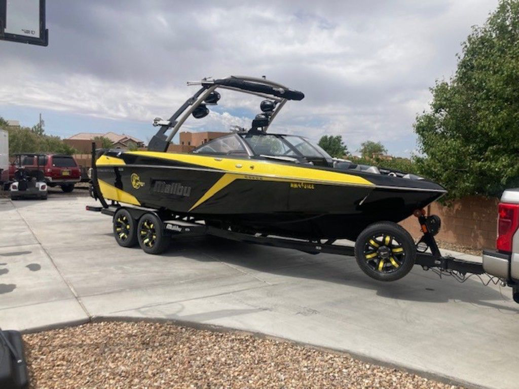 2018 Malibu Boats 23 LSV