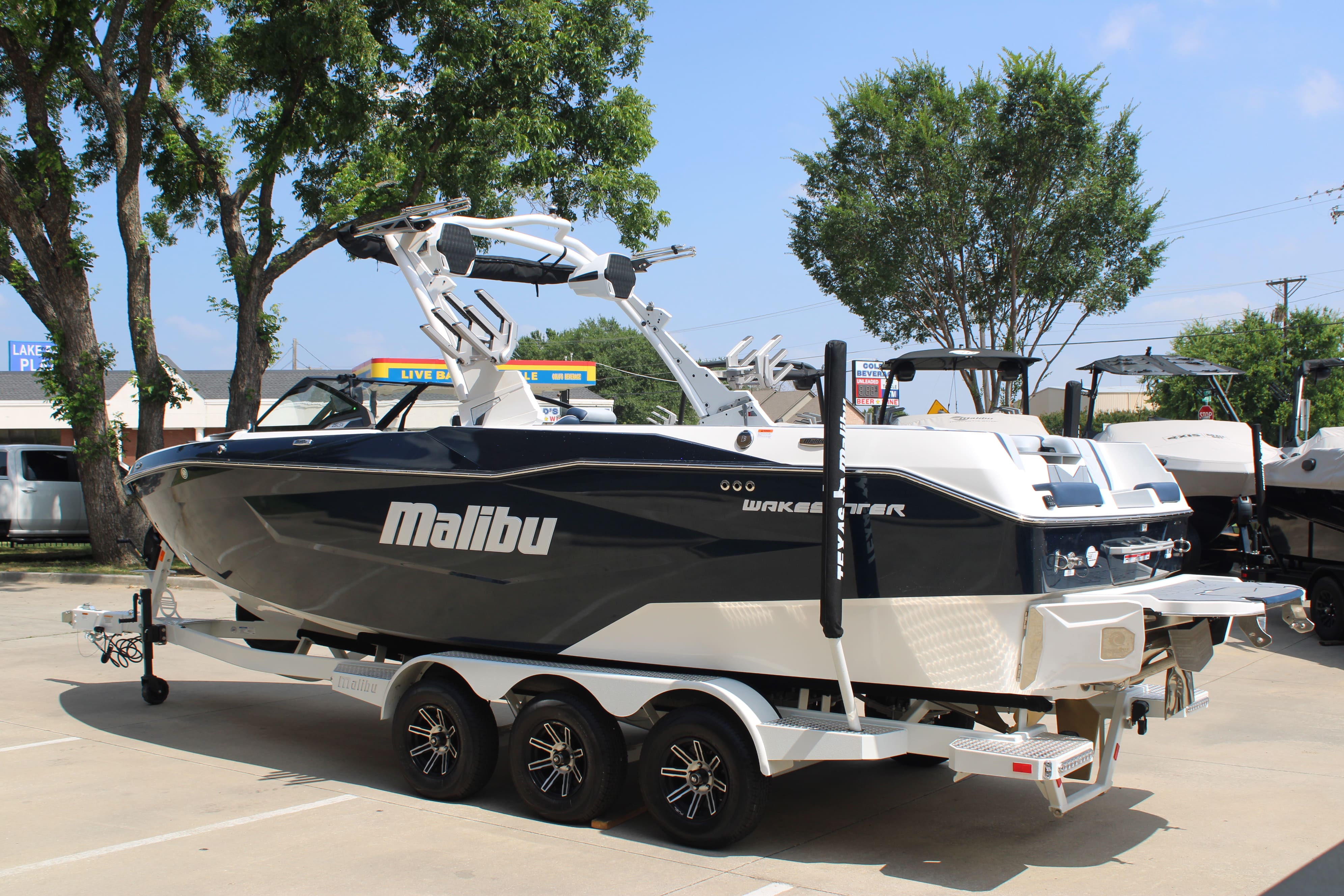 2025 Malibu 25 LSV