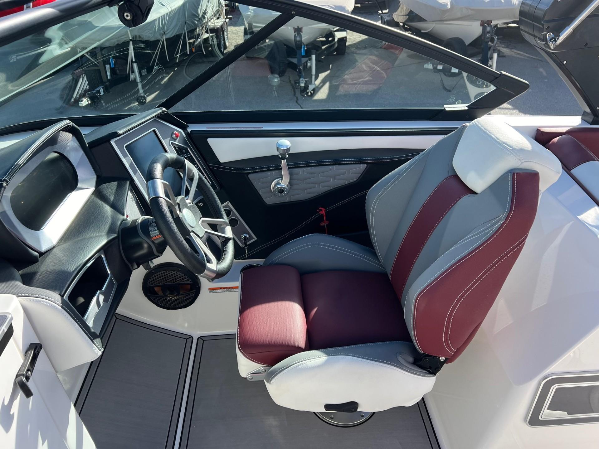2023 26' MasterCraft X26 Icon